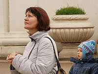 На колокольню Богоявленского собора подняты колокола; 27 октября 2009 г.