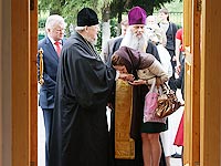 Благотворительным Фондом Святителя Николая Чудотворца Орловско-Ливенскому епархиальному управлению передан автомобиль